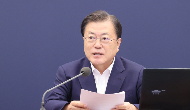 수보회의 주재하는 문재인 대통령