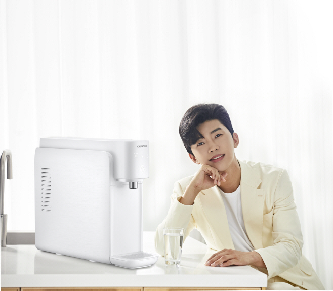 '청호 자가관리 정수기 셀프'와 모델 임영웅