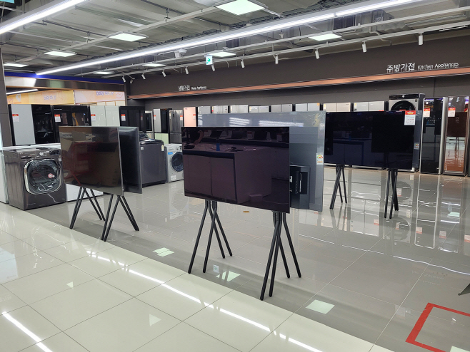 [사진1] 롯데하이마트 서청주 롯데마트점 TV 진열상품 모습
