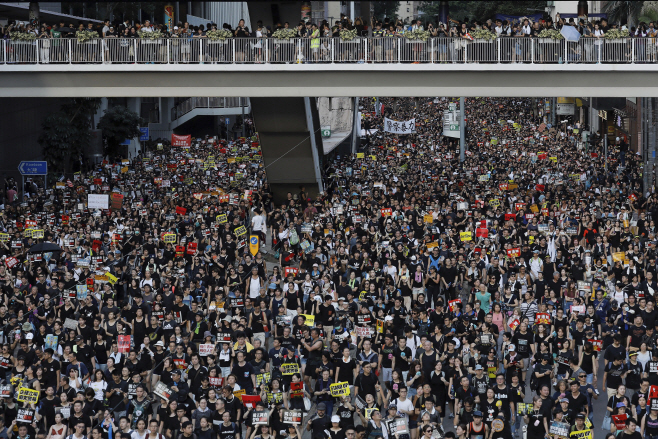Hong Kong <YONHAP NO-2249> (AP)