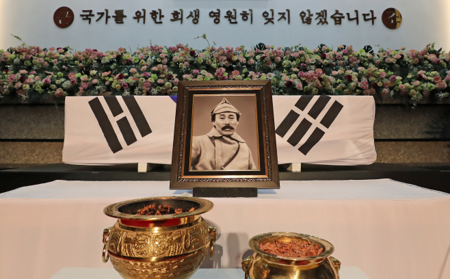 임시 안치된 홍범도 장군