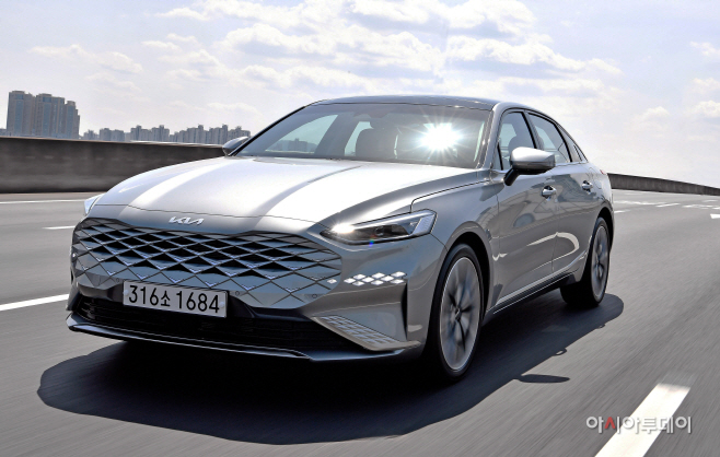 보도사진_20210409_기아_K8_주행 (1)