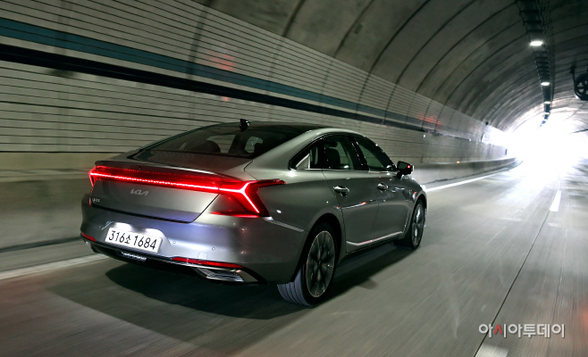 보도사진_20210409_기아_K8_주행 (23)