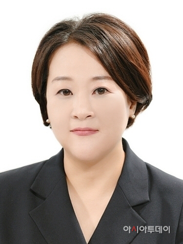 aT