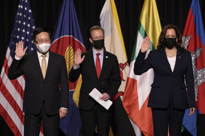 Vietnam Harris <YONHAP NO-3970> (AP)
