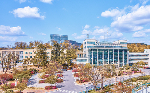 서울과기대 창학관-대학본부 전경