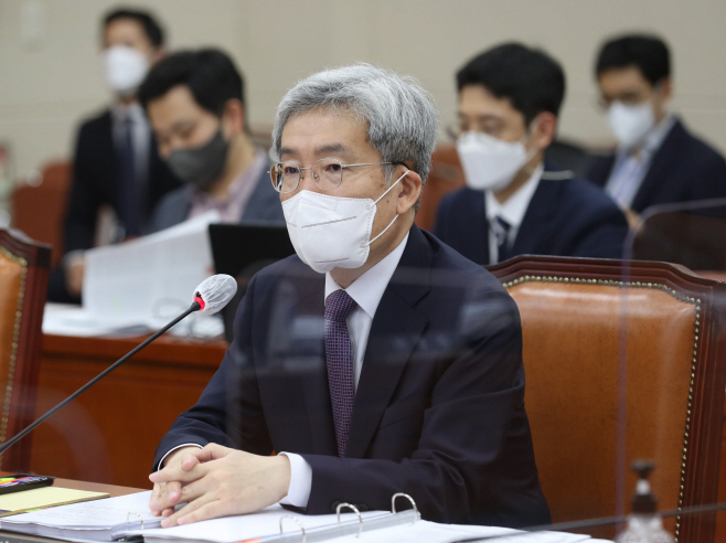 답변하는 고승범 금융위원장 후보자