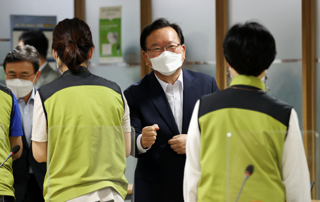 김부겸 총리, 보건노조-복지부 노정협의장 방문