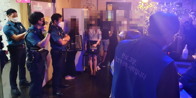 고양시 장항동 일원 노래연습장에서 집합금지 위반자가 무더기