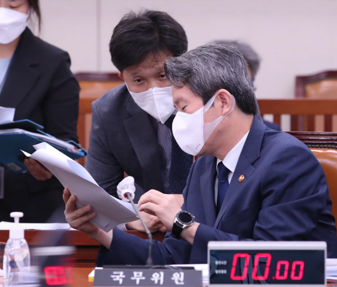 외교통일위원회 전체회의 참석한 이인영 통일부 장관