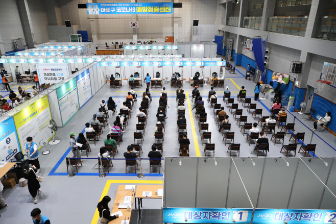 전국민 백신접종 70% 향해, 오늘도