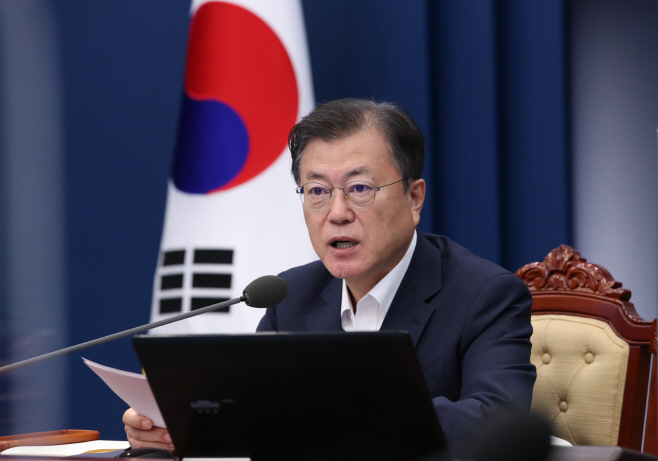 수보회의 발언하는 문 대통령