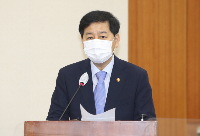 정무위 인사말하는 구윤철 국무조정실장