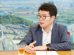 인터뷰 사진 (2) (1)