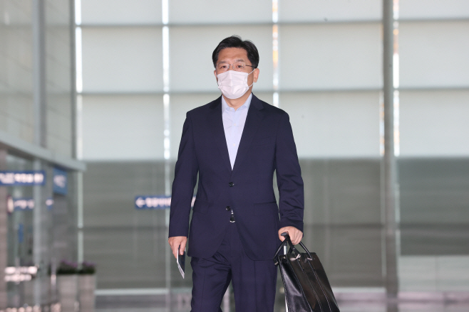 북핵대표협의 위해 출국하는 노규덕 본부장