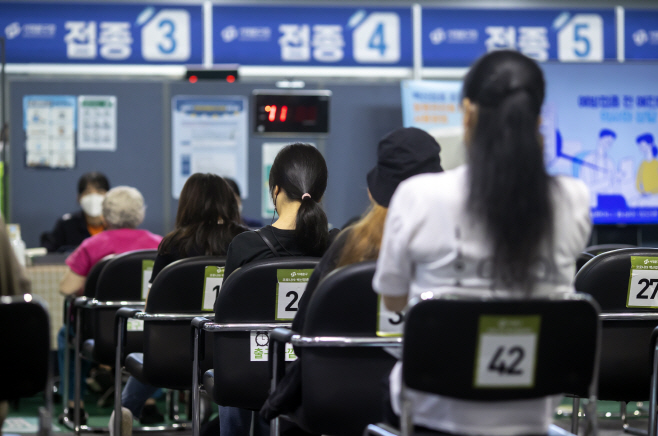 ‘추석전 국민 70% 백신 1차