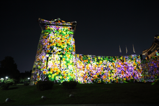 미디어아트쇼 화서문파사드리허설 장면