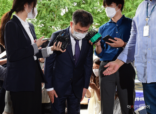 화천대유 최대 주주 김만배, 경찰 출석