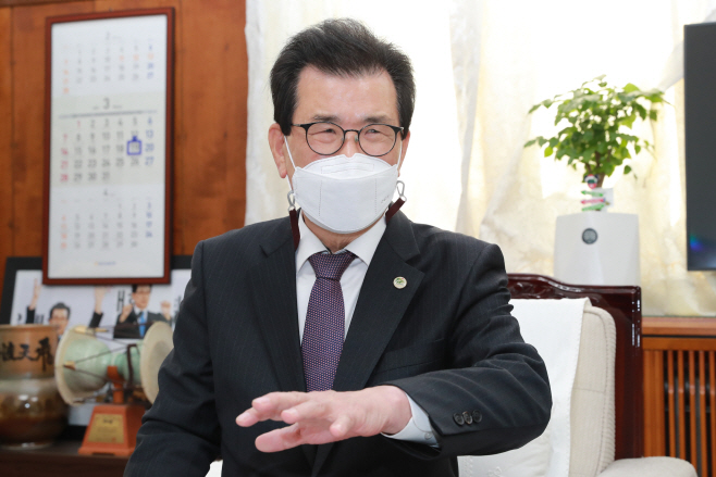 이시종 지사 중장년층들 사이에서 문화체육 활동으로 인기를 끌