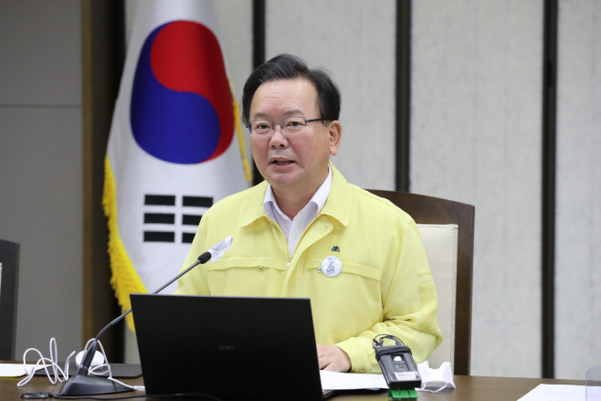 중대본 회의에서 발언하는 김부겸 총리<YONHAP NO-1352>