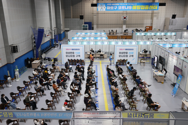 백신 1차접종 인구대비 75.0%<YONHAP NO-2000>