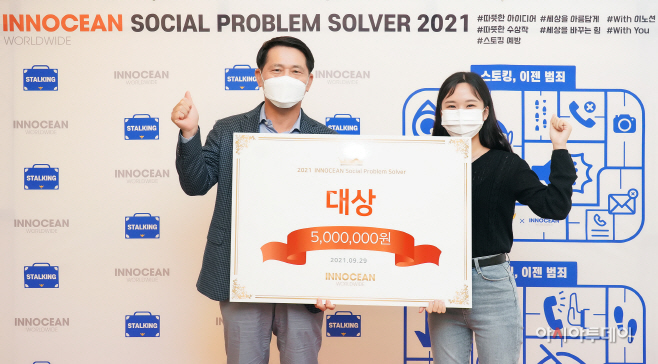 [사진] 이용우 이노션 대표이사와 대상 수상자 기념촬영 (1)
