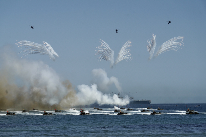 영일만에서 펼쳐진 합동상륙작전 시연
