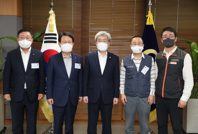 금융위_211001_「금융권 노사정 대표자 간담회」 개최_02