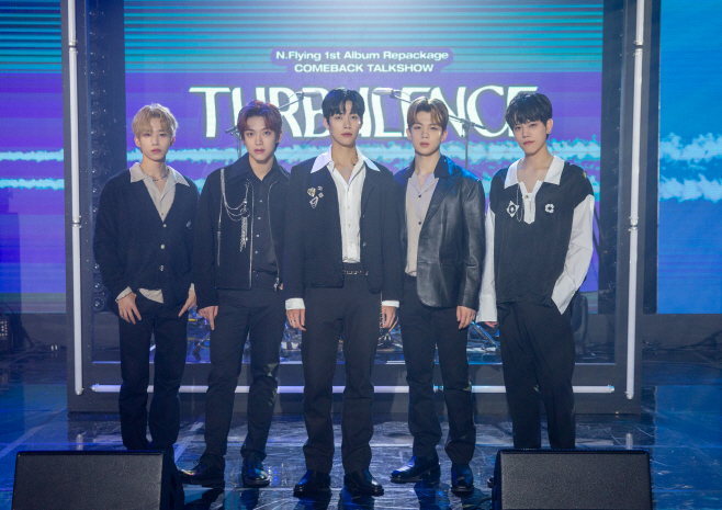 엔플라잉_단체 (1)