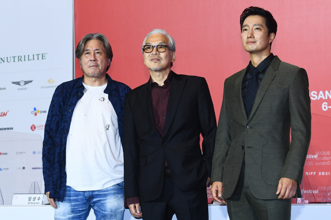 개막작 '행복의 나라로' 주역들