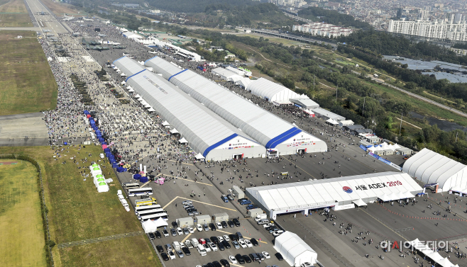 사진 1. ADEX 전시장 모습