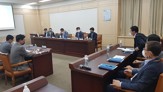 대전시청에서 지역건설업체 임원과 간담회 개최하고 있다.