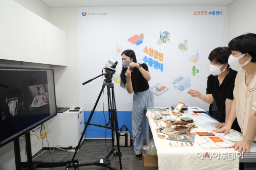 [사진자료] 소상공인 수출 바이어 상담 모습