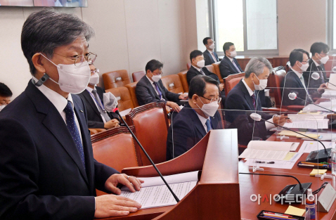 [포토] [2021국감] 인사말하는 유정열 대한무역투자진흥공사 사장