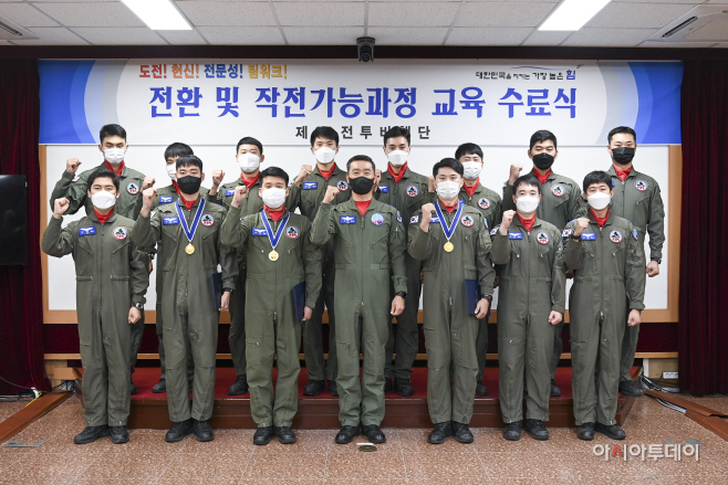 공군 제20전비, 최정예 전투조종사 14명 탄생