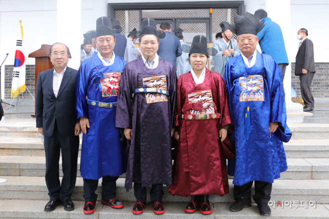 이연희 서산시의회의장. 서산지역 최초 여성 제관으로 참여