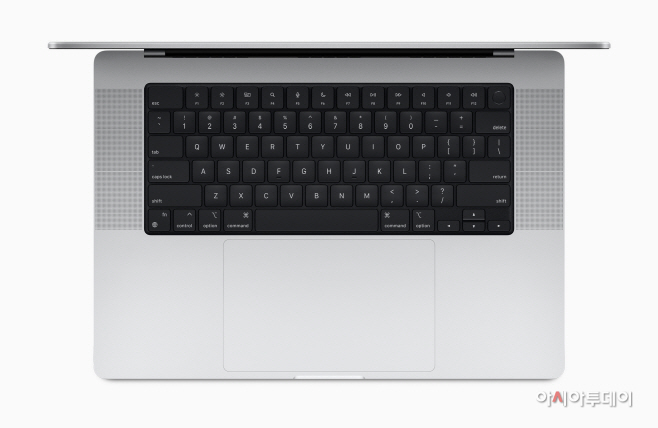 Apple_MacBook-Pro_16-inch-Keyboard_10182021