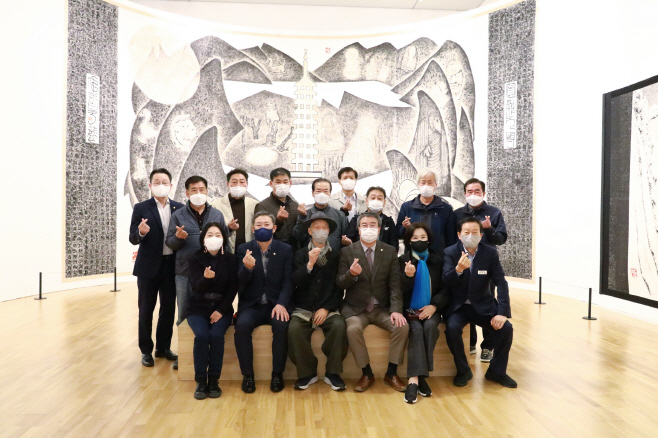 20일 경주엑스포대공원을 방문한 경주시의회 의원단이 솔거미술