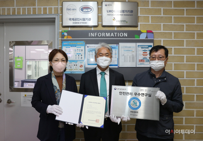 인증서 및 인증패 사진