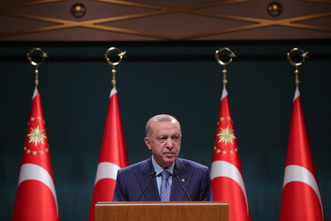 '10개국 대사 추방 지시 철회' 밝히는 에르도안 터키 대통령