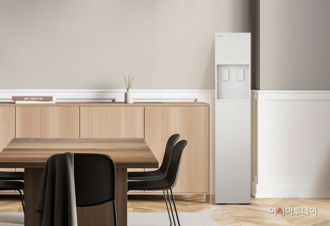 [사진자료1] 코웨이 아이콘 스탠드 정수기 인테리어컷