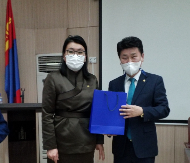 김원기 의원, 몽골 노동사회복지부 장관