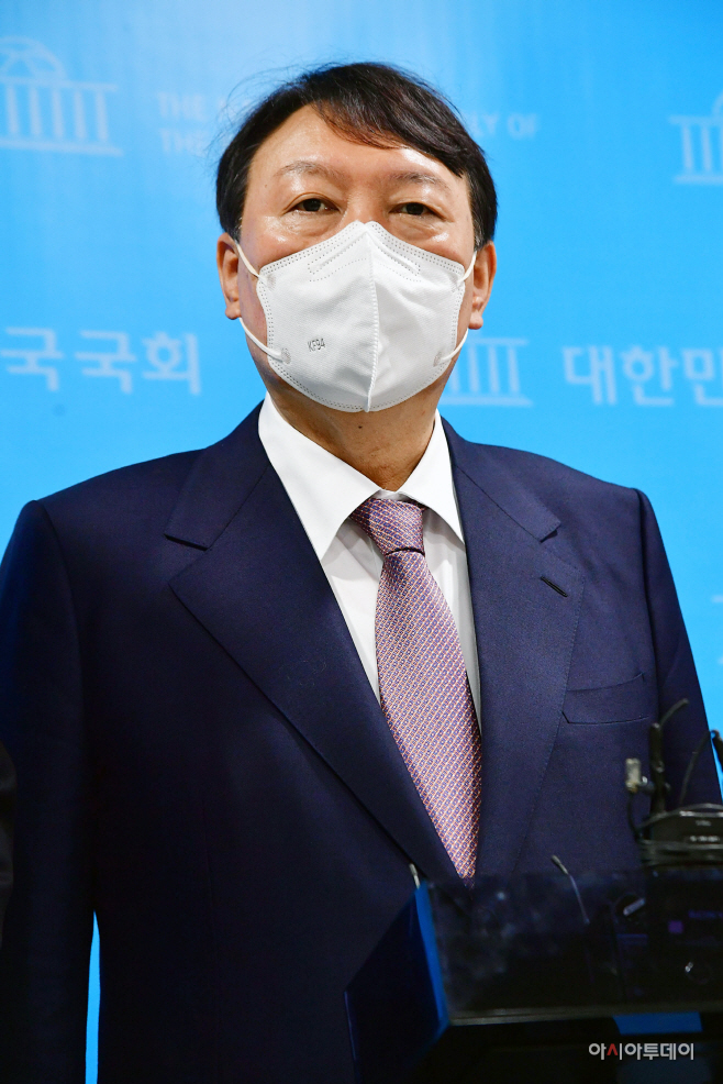 [포토] 답변하는 윤석열 국민의힘 대선 경선 후보