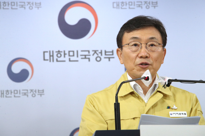 권덕철 장관, '일상회복' 발표<YONHAP NO-1745>