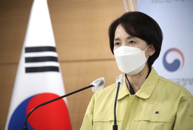 유은혜 부총리, 교육분야 일상회복 발표<YONHAP NO-2182>