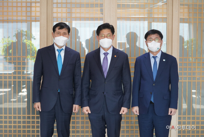 사진 2 오른쪽부터 한대희 시장, 노형욱 장관, 이학영 국회의원
