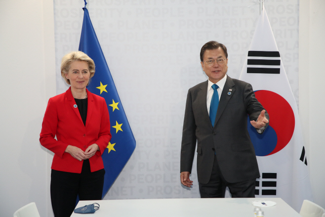 한-EU 정상회담 나선 문재인 대통령
