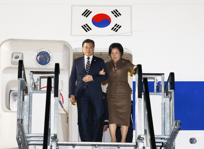 문재인 대통령, COP26 참석 위해 영국 글래스고 도착