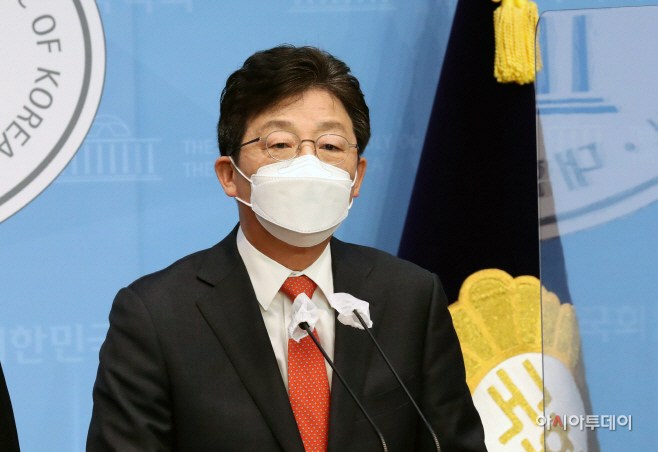 [포토] 유승민 '홍준표와 단일화설...비겁한 짓 안 했으면'