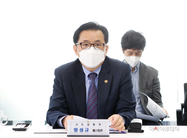 (11.02)_국토부_제2차관__공항분야_전문인력_양성_간담회_-_05